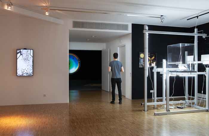 Willkommen auf der Website zur Ausstellung “Parallel Worlds” im Kunstmuseum Celle.